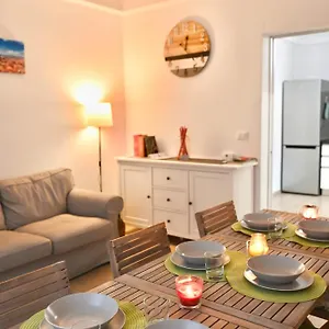  Appartamento Grigio Perla Residenza, casa indipendente con parcheggio privato e giardino Italia